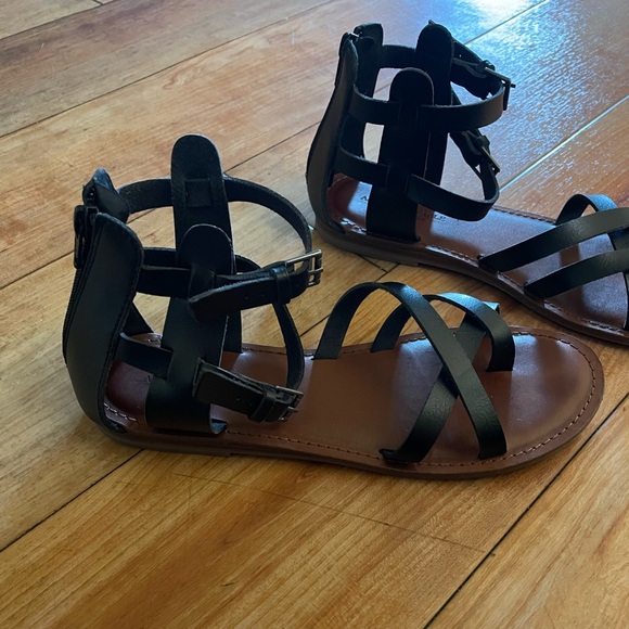 American Eagle Outfitters Black Gladiator Sandals • Zip Up Flats Size 8 - Picture 1 of 6